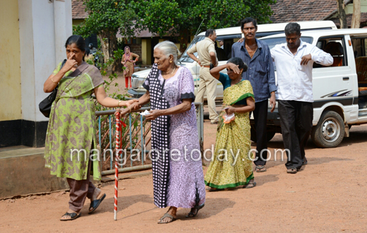 Lok Sabha polling underway in mangalore